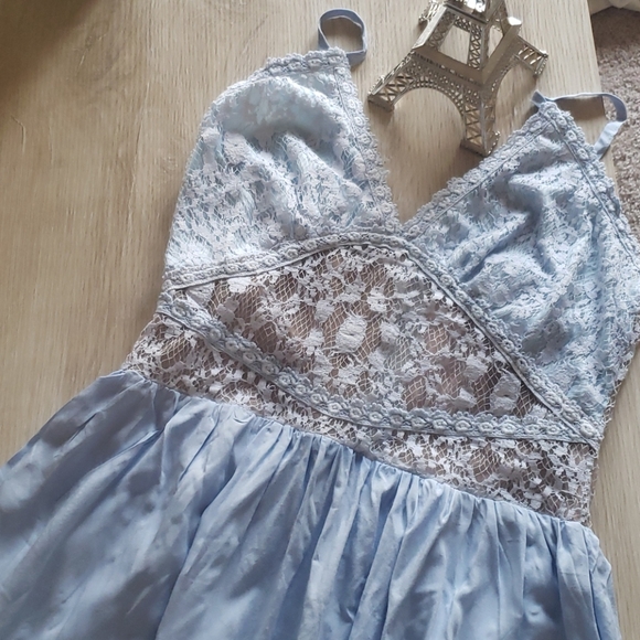 🎉HP🎉NWT Solaris Style lace dress. See measurements - Picture 4 of 10